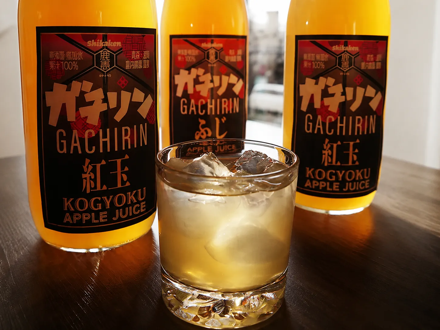 食べても美味しいりんごを
搾った100%ジュース